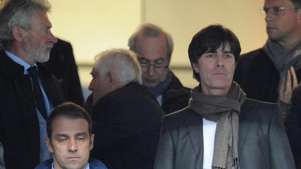 Joachim Löw, der ehemalige Trainer der deutschen Fußballnationalmannschaft, auf der Tribüne.
