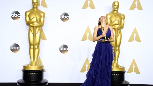 So sieht Freude aus: Brie Larson und ihr Oscar als beste Hauptdarstellerin