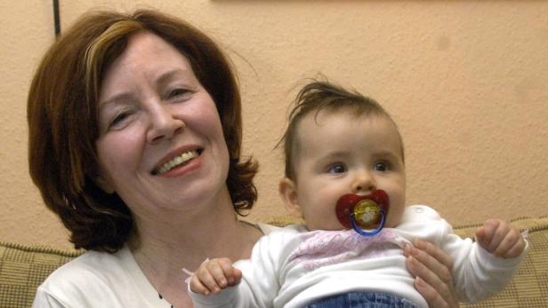 Annegret R., damals 55 Jahre alt, im Jahr 2005 mit ihrer Tochter Leila