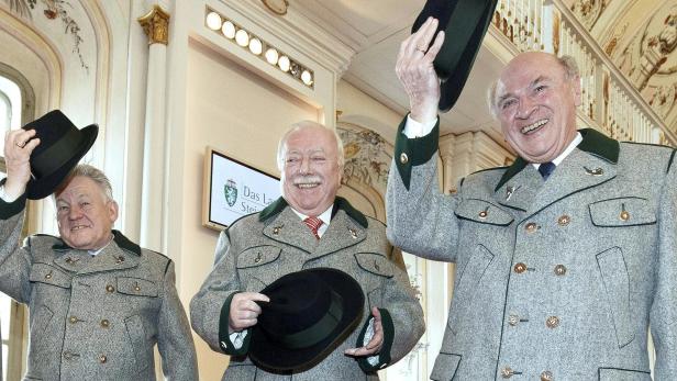 Fast 22 Jahre lang stand Josef Pühringer an der Spitze seines Landes. Jetzt soll er den Hut nehmen.