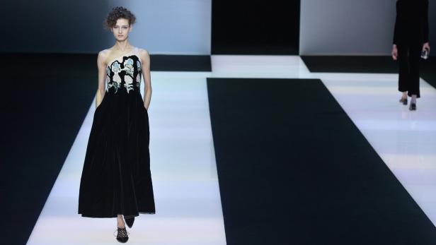 FASHION-ITALY-WOMEN-ARMANI