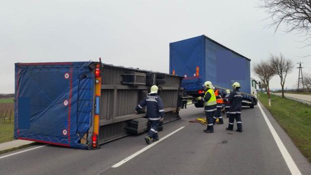 Lkw umgestürzt