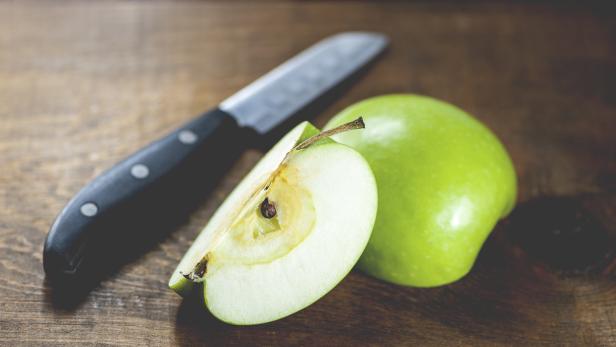 Im Herbst geerntet, im Winter am Teller: Frische Äpfel im Supermarkt.