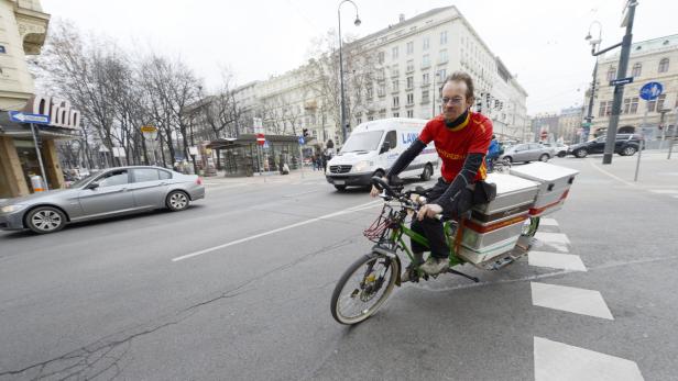 Radkurier Höfler glaubt, dass neue Radwege nicht zielführend sind.