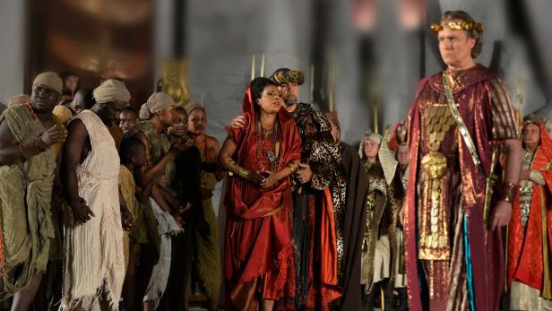 Szenenfotos aus der St. Margarethener "Aida"