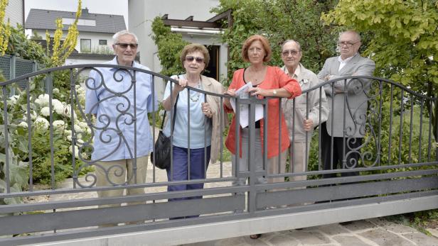 Anrainer Susanne Riedl und ihre Nachbarn machen gegen die geplante Wohnanlage mobil.