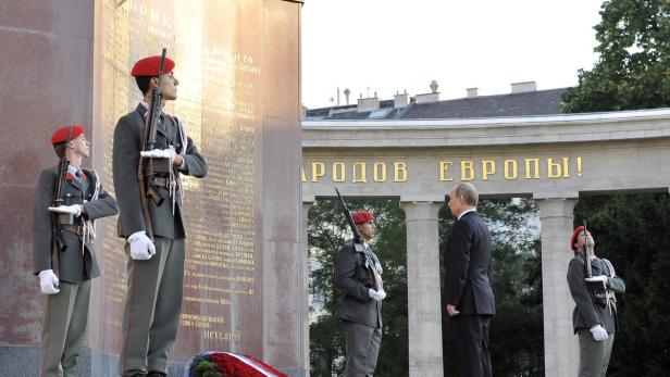 Russlands Präsident Putin besuchte 2014 das Denkmal.