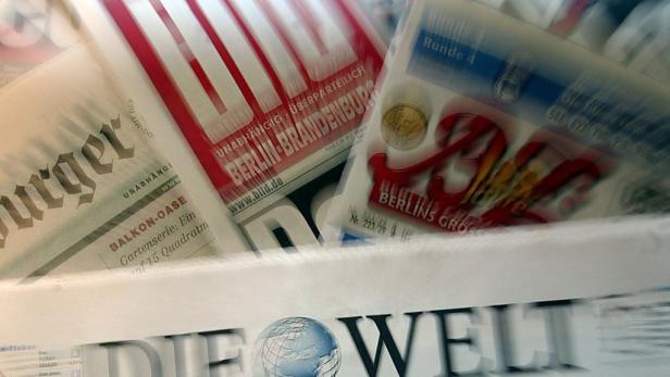 Verschiedene Zeitungen, darunter „Die Welt“, „Berliner Morgenpost“ und „Bild Berlin-Brandenburg“.