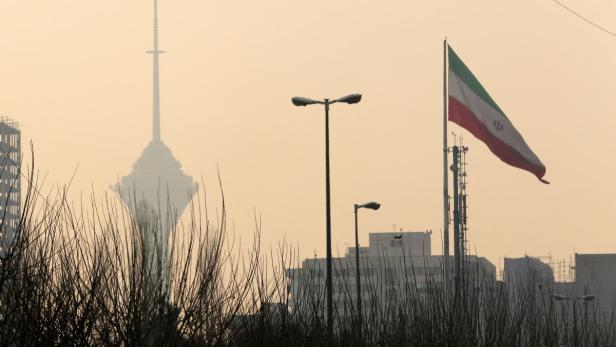 Zu viel Autoverkehr und eine veraltete Müllverbrennungsanlage sorgen für dicke Luft in Teheran.