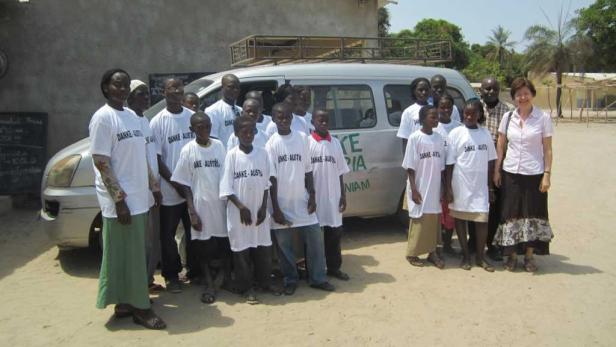 Bus-Übergabe im Senegal