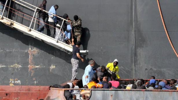 Es kommen wieder mehr Flüchtlinge über das Mittelmeer nach Europa.
