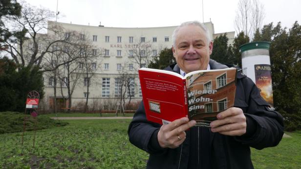 Gemeindebau-Hommage: Christoph Mandl mit seinem neuen Buch