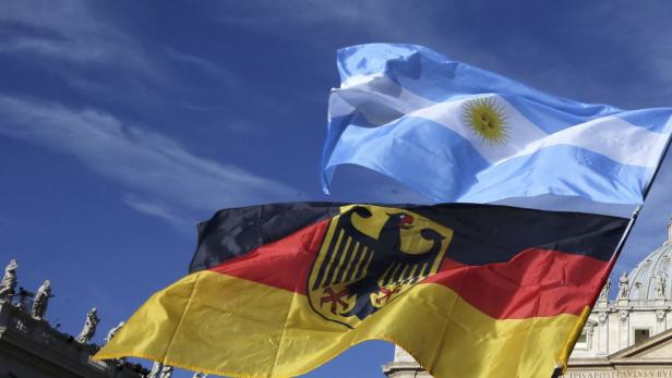 Am Sonntag ist es soweit: Dann stehen sich Deutschland und Argentinien im WM-Finale im Maracana-Stadion in Rio de Janeiro gegenüber. Wir haben für Sie Wissenswertes über die beiden Fußball-Nationen zusammengetragen: