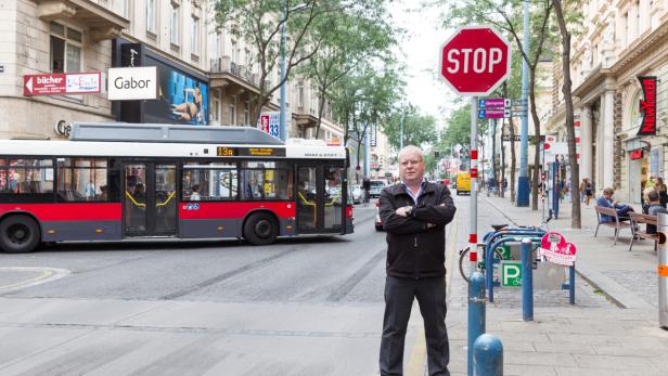 &quot;In einer halben Stunde habe ich 48 Radfahrer gezählt. Genau einer hat bei dem Stoppschild gehalten&quot;, so Leopold Wurm.