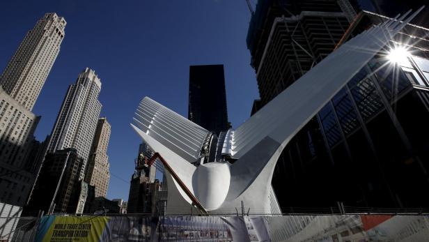 Das World Trade Center Transportation Hub in New York mit seiner markanten weißen Architektur.