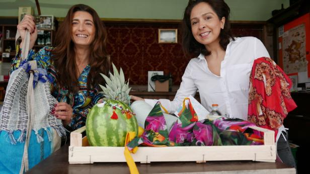 Neues Format: Raffaella Mirabelli und Saloumeh Tosun bespielen ein Marktstandl