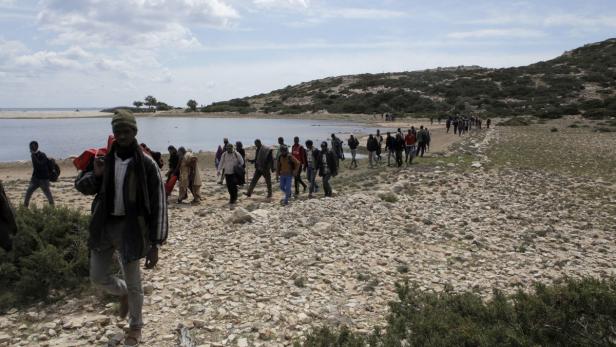 Auf griechischen Inseln wie hier in Gavdos südlich von Kreta landen jeden Tag Hunderte Flüchtlinge. Griechenland ist überfordert.