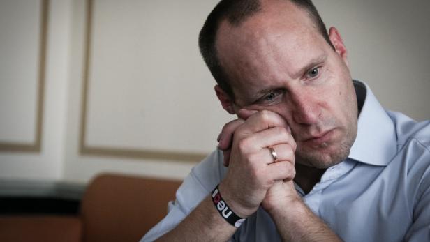 Vor ihm, versuchte Strolz mehrfach zu betonen, müsste sich jedenfalls niemand fürchten: „Das Miteinander in den Vordergrund zu stellen, dafür stehen die Neos.“