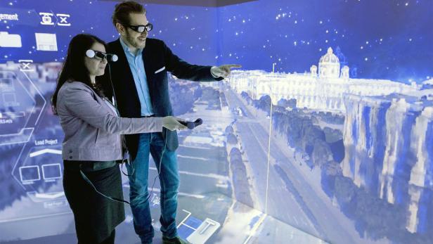 Staatssekretäre Muna Duzdar und Harald Mahrer im 3D-Hologramm-Raum