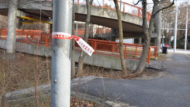 Das Unglück ist bei der Laaer Berg Straße in Wien passiert.