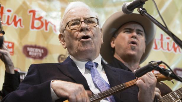 Tausende Fans bei der Warren-Buffett-Show