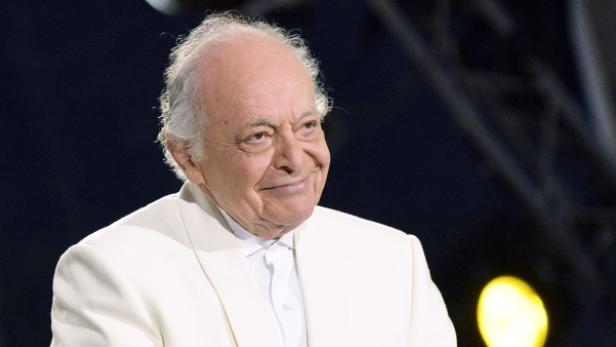 Einer der ganz großen Stars der Musikwelt: Lorin Maazel ist am Sonntag an den Folgen einer Lungenentzündung gestorben. Der in Frankreich geborene Amerikaner war einer der einflussreichsten Dirigenten, den auch vieles mit Österreich verband.