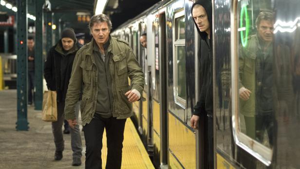 Liam Neeson (li.) muss seinen Sohn (Joel Kinnaman, re.) vor der Rache eines  Mafia-Bosses retten und flüchtet mit ihm eine Nacht lang durch New York und Umgebung