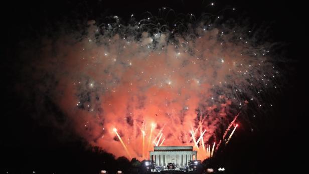 Feuerwerk über dem Lincoln Memorial in Washington, D.C..