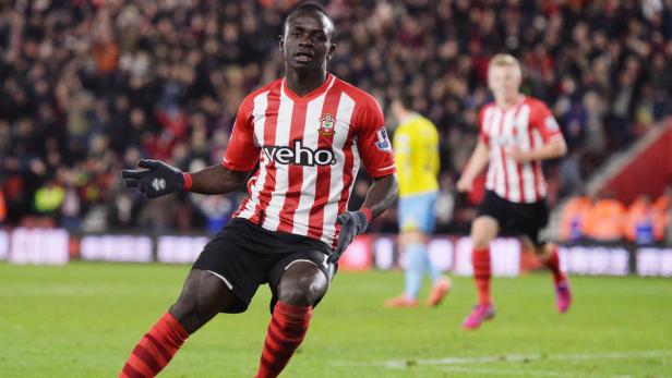 Sadio Mané im Trikot des FC Southampton während eines Fußballspiels.