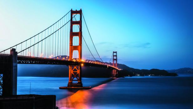 Golden Gate Bridge, San Francisco Bay, twilight Urheberrecht:deimagine Stock