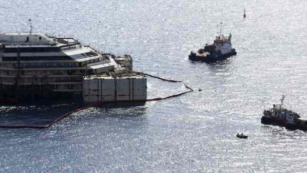 Die Costa Concordia liegt seit Jänner 2012 havariert vor Giglio - nun wird sie endlich abtransportiert.