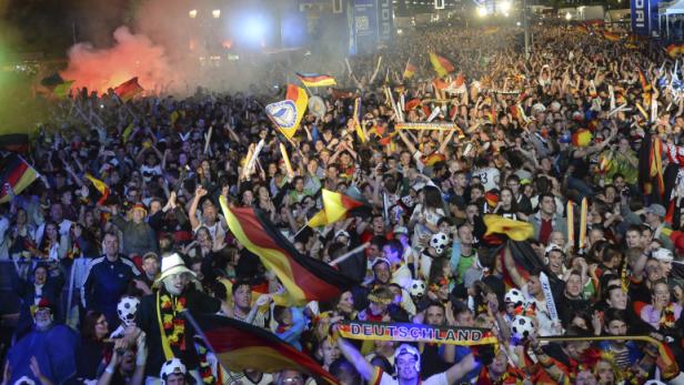 Hunderttausende Menschen machten in Deutschland die Nacht zum Tag.