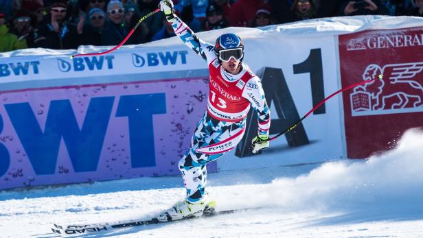 Matthias Mayer darf sich über seine erste Goldene Gams freuen.