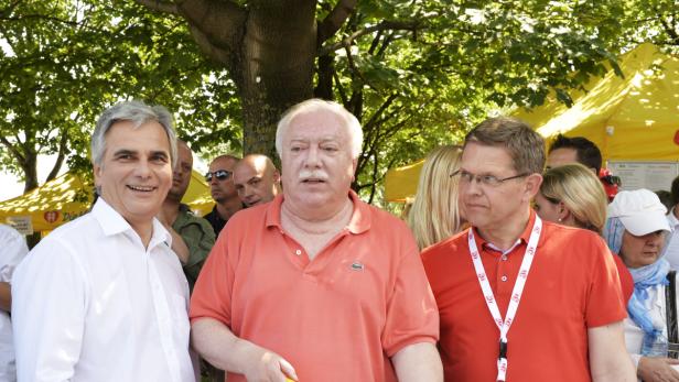 Bild aus besseren Tagen: Beim Donauinselfest 2013 durfte Christian Deutsch (re.) noch neben Häupl und Faymann stehen. Heuer kam der Bürgermeister lieber alleine zum Fest.