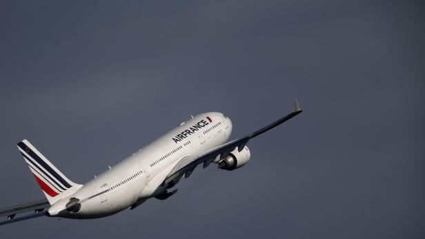 Mysteriöse Drohnen-Flüge über Paris: Einen Airbus 320 wäre fast kollidiert