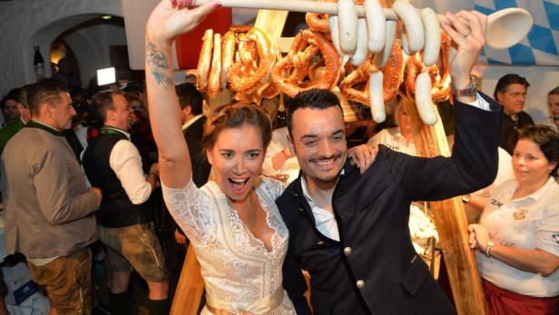 Jana Ina und Giovanni Zarrella inszenieren sich beim Stanglwirt.