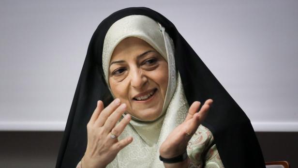 Bei der Khomeini-Revolution 1979 war Ebtekar Sprecherin der islamischen Studenten - heute ist die die mächtigste Frau im Land.