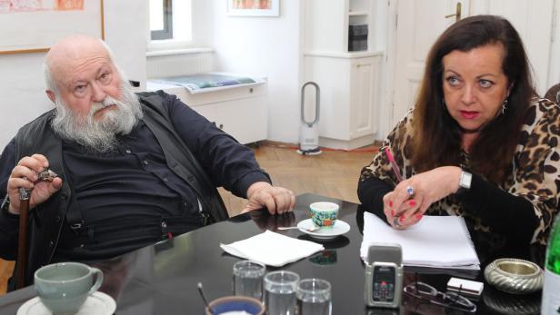 Hermann Nitsch und Rita Nitsch im Interview in Pri… Hermann und Rita Nitsch in Schloss Prinzendorf: Die Pläne, das Werk des Künstlers für die Nachwelt zu sichern, sind ins Stocken geraten.