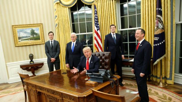 Trump Freitagabend im Oval Office