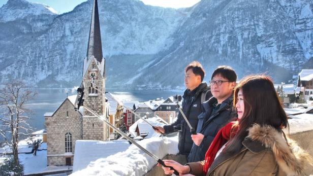 Der malerische Ort am Hallstätter See hat es den Gästen aus Fernost angetan