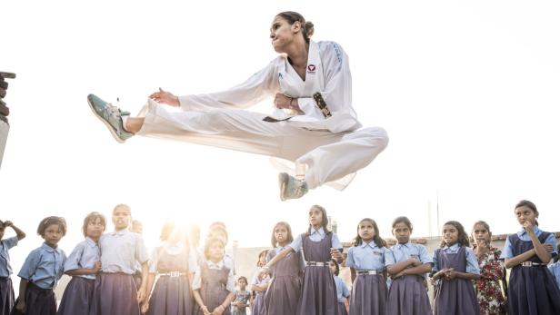 Karate-Star Buchinger trainierte mit „ihren“ Mädchen.