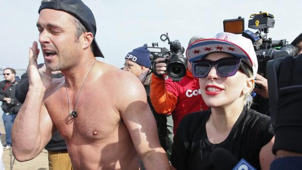 Lady Gaga und Taylor Kinney beim Polar Plunge in Chicago.