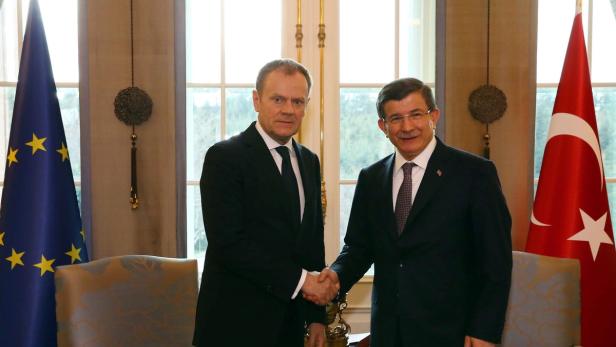 Donald Tusk und der türkische Premierminister Ahmet Davutoglu