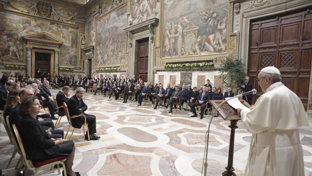 Papst Franziskus bei der Audienz für die EU-Staats- und Regierungschefs