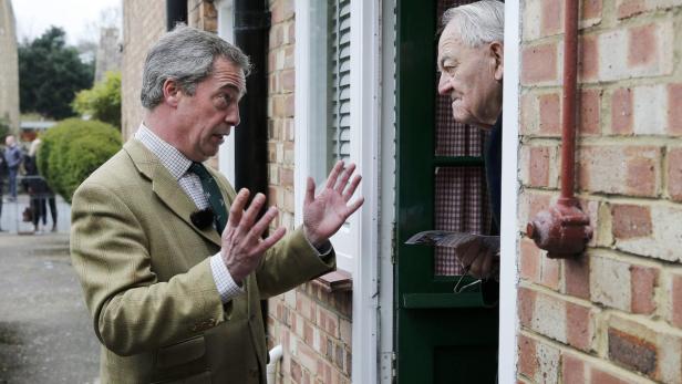 Wahlkampf-Tour von Haus zu Haus: Nigel Farages liebste Kundschaft sind ältere Briten in ärmeren Gegenden, die gerne Europa für ihre Nöte und Ängste verantwortlich machen.