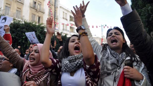 Gut ausgebildete Frauen demonstrieren in Tunis für Jobs. AFP/SOFIENE HAMDAOUI