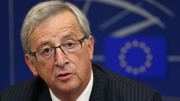 Jean-Claude Juncker vor einer EU-Flagge.