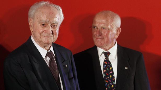 Norbert Lopper (links) und Karl Stotz während der Veranstaltung &quot;100 Jahre FK Austria Wien&quot;.