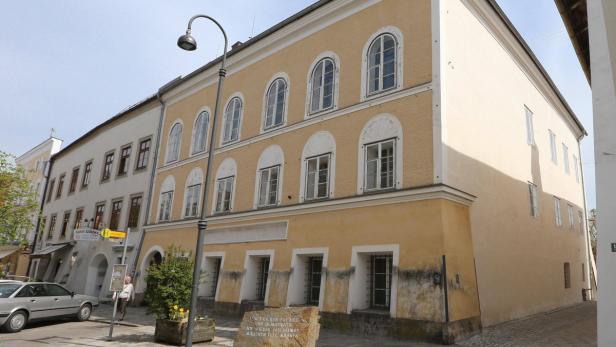 Das Haus, in dem Adolf Hitler vor 126 Jahren geboren wurde, verfällt zusehens. Eine Nutzung wird von der Eigentümerin verhindert.