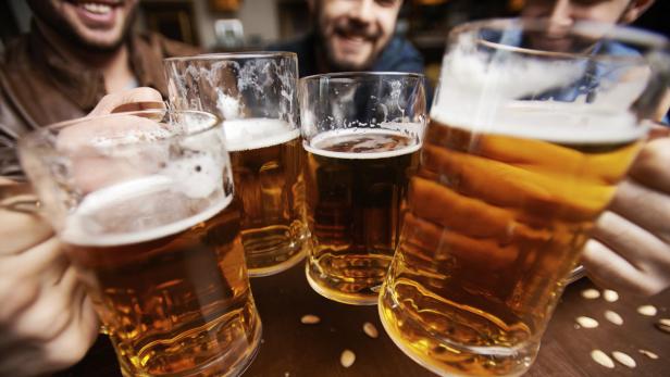 In Deutschland sinkt der Bierkonsum, in Österreich steigt er.